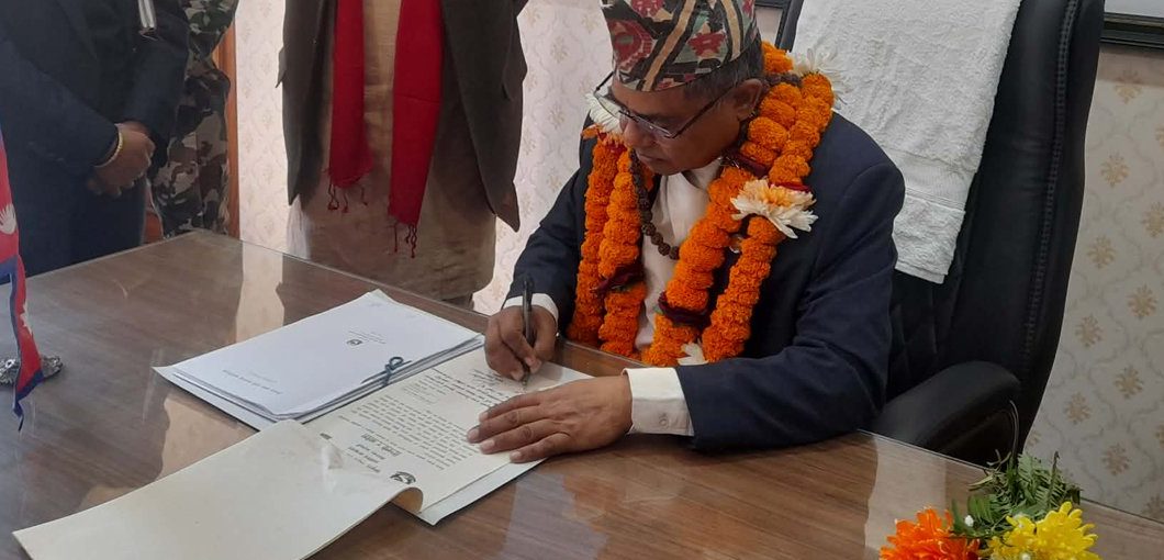 मन्त्री अनिल सिन्हाले पर्यटन मन्त्रालयको कार्यभार समेत सम्हाले