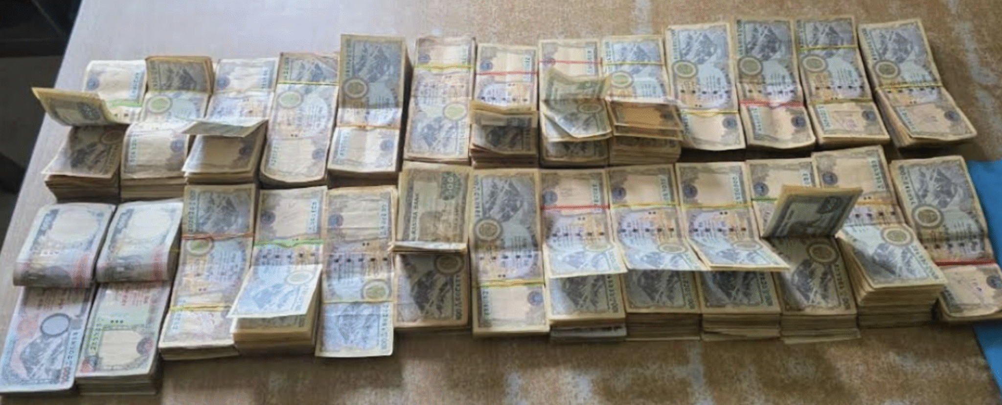 स्रोत नखुलेको नगद सहित एक जना पक्राउ