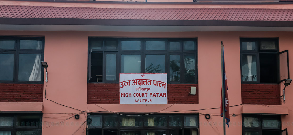 उच्च अदालत पाटन अगाडी युवतीले विष खाइन