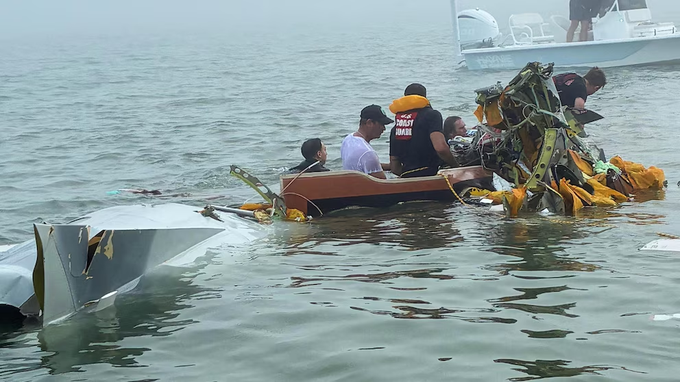 अमेरिकामा ८ जना बोकेको मेक्सिकन विमान समुद्रमा खस्यो, ५ को मृत्यु