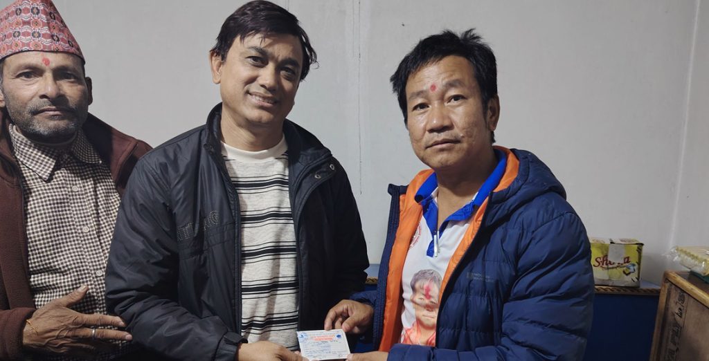 रास्वपाको कारबाहीमा परेका ढाकाकुमार प्रवेश गरे हर्क साम्पाङको पार्टीमा