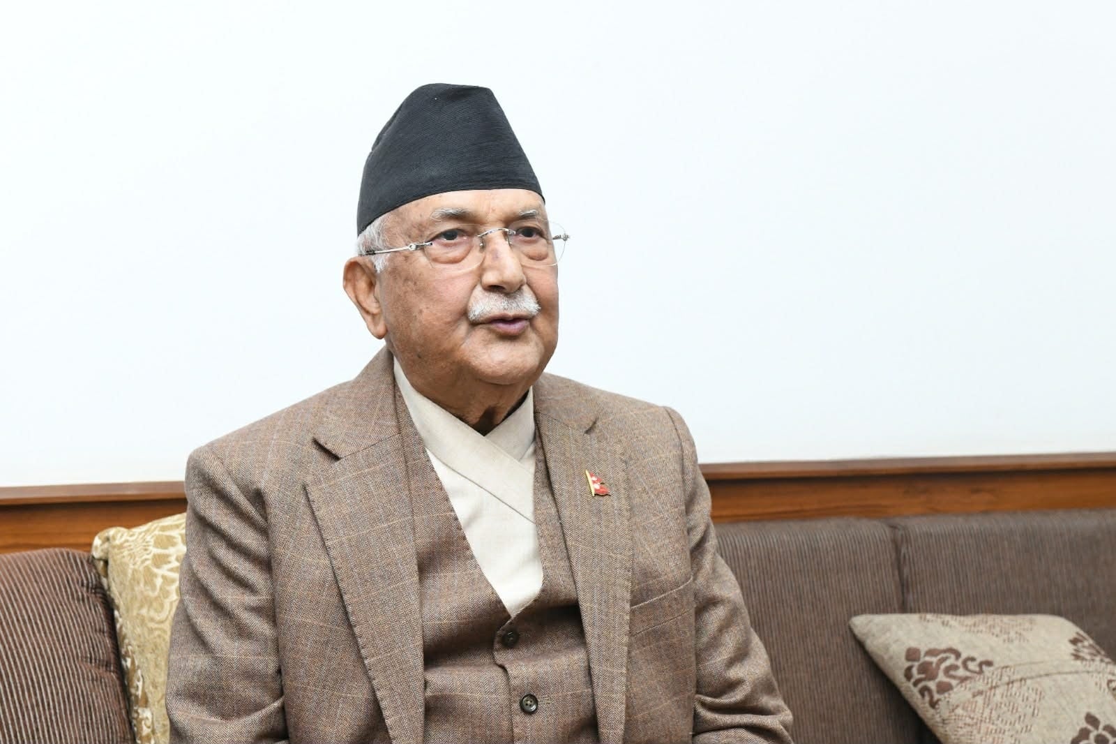 केपी ओलीको स्थान हद फुकुवा, अब जिल्ला बाहिर जान पाउने