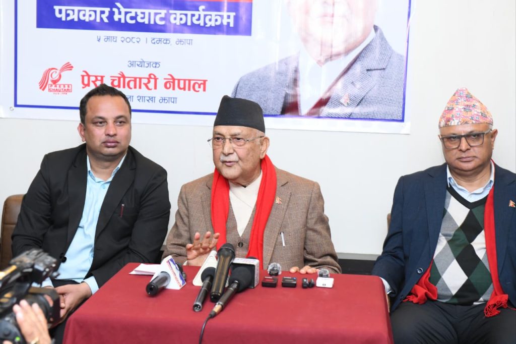ओली भनेः देश जोगाउन म पुनः झापा ५ मा उम्मेदवार भएर आएको छु
