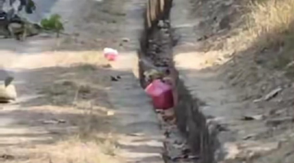 छिन्चुमा सडकमा भेटिएको प्रेसर कुकरभित्र गोबर र माटो