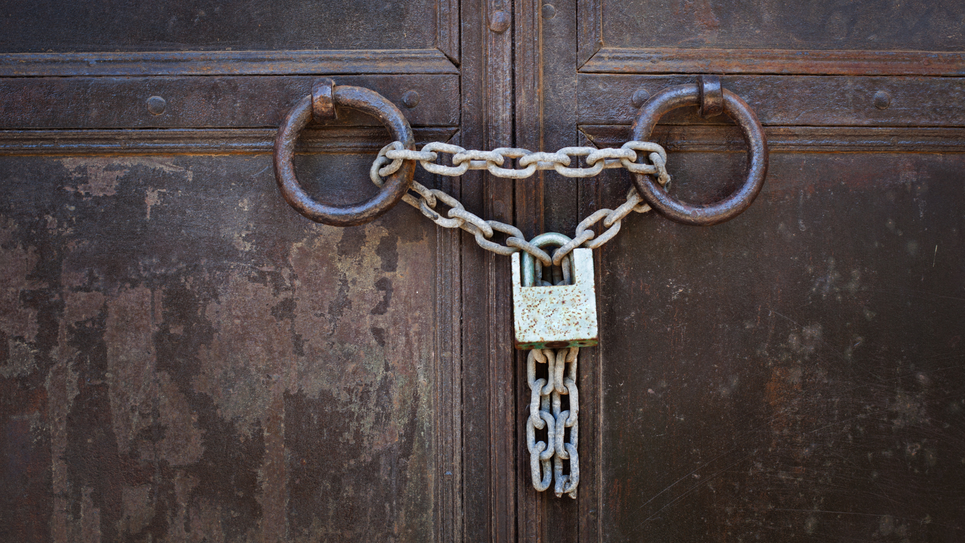 नियमित उडान नभएको भन्दै जुम्लामा नेपाल एयरलाइन्सको कार्यालयमा तालाबन्दी