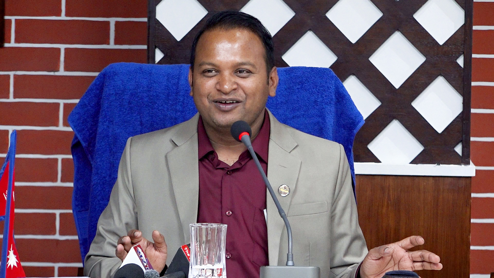 श्रममन्त्री साह पदमुक्त